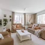 Luminous Near The Marina With Parking - 3br Apartmán