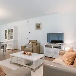 Luminous Near The Marina With Parking - 3br Apartmán *