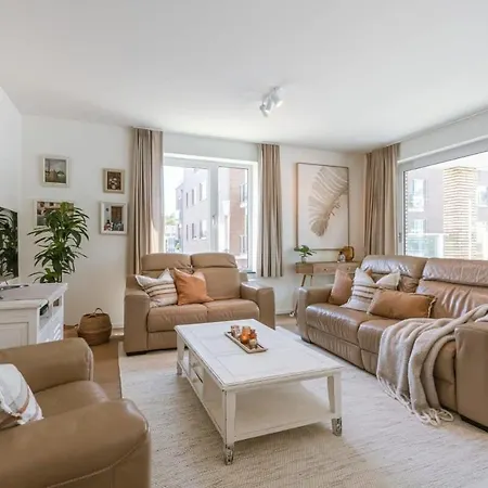 Luminous Near The Marina With Parking - 3br Apartment