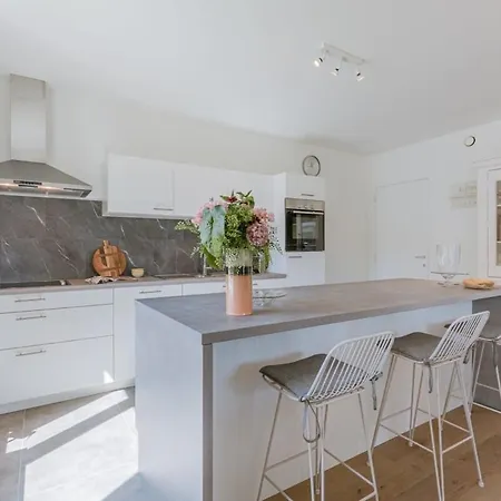 Luminous Near The Marina With Parking - 3br Apartment Ostend