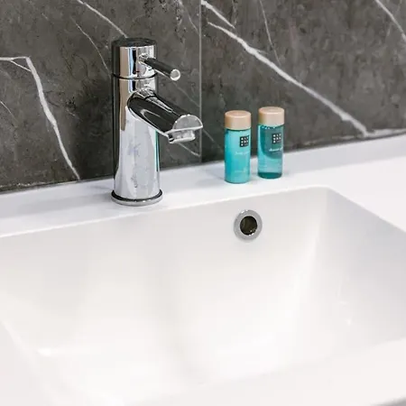 Huswell - A Luminous Near The Marina *