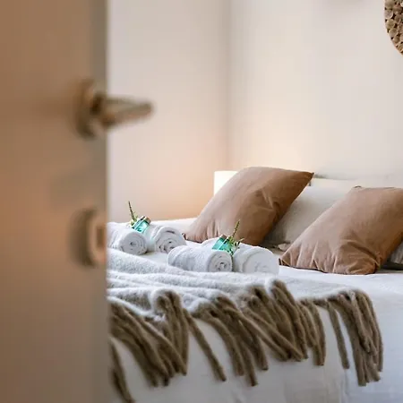 Huswell - A Luminous Near The Marina